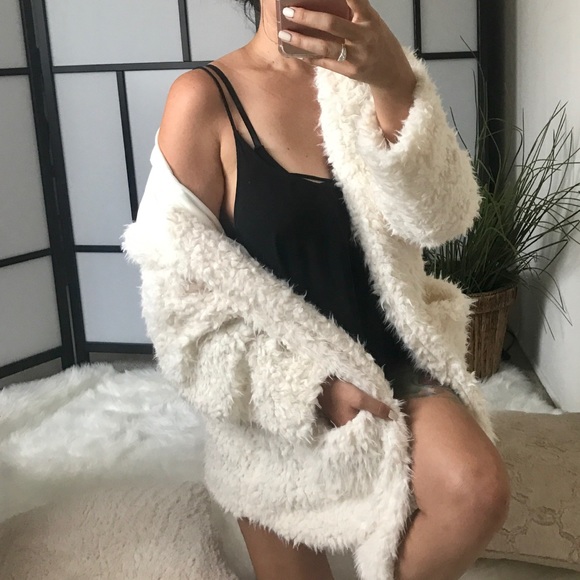LAST 1️⃣ Soft & Fluffy Oversized Hoodie Coat - Picture 6 of 8